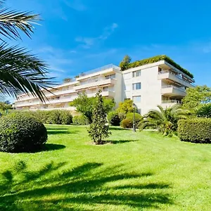  Appartement Charming Studio With Pool In Tropez