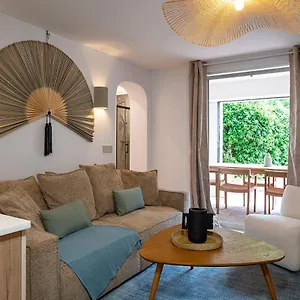  Appartement Superbe 3 Pièces Dans Tropez Avec Piscine